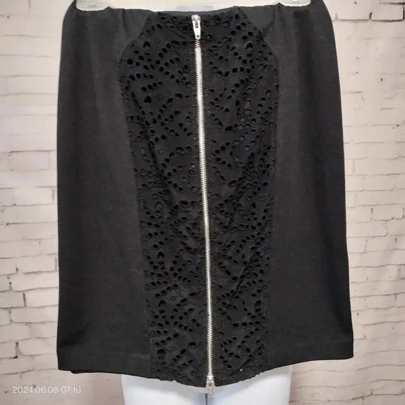 Rebecca Taylor Size Sm/Med Black Eyelet Center Back zipper silk lined skirt - Picture 3 of 10